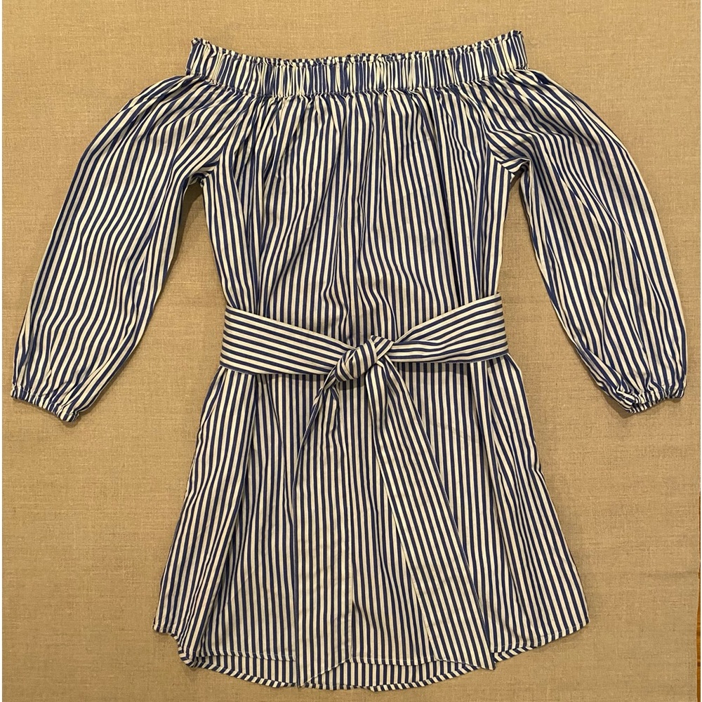 Gap Women’s Dress. Size small. Colors blue and white stripes